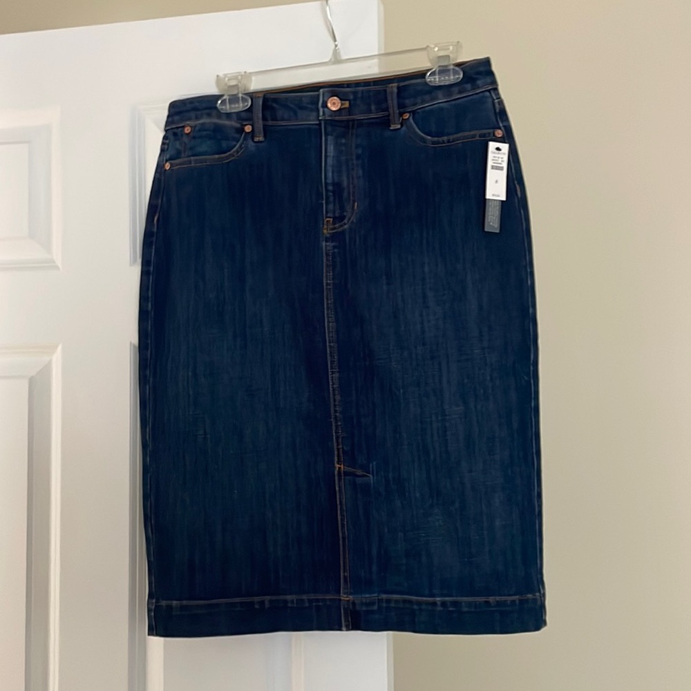 Jean skirt never worn. New with tags. 2 front pockets and 2 back pockets. Size 8